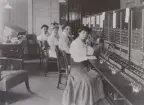 Växjö Rikstelefonstn. Telefonstn. Gruppfoto. 18 aug. 1907. Från vänster: Es, La, Vla, Tyo.