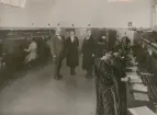 Växjö Gruppfoto. Telefonister m. tk S. Mandahl. År 1930. Ltf margit Johannsson, eltf Ingrid Petersson, tk S. Mandahl, vf Ada Holmqvist, vf Eva Peterson, rtf Elin Appelqvist,rtf Tyra Arnesson, rtf Astrid Gummesson, eltf Ann-Sofie Carlsson.