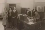 Karlskrona telefonstn. Juni 1929. Tk Ferré, vf Nilsson vf Rydén, 3 st telefonister.