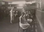 Stockholmstelefons stadsdelsstationer år 1928 troligen Östermalms- stationen vid Sibyllegatan.