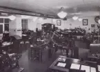 Göteborg Telegrafstation omkr. år 1920. Store Nordiskes apparatsal med Wheatstone Creedutrustning. Interiör.