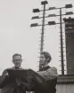 Furusund Optisk telegraf. Pressvisningen 1964. Exteriör. På fotot Ad E. Malmgren samt telegrafist Hansson.