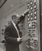 Motala Rundradiostn 1962. Interiör. Folke Strandén chef för Motala radiostation.