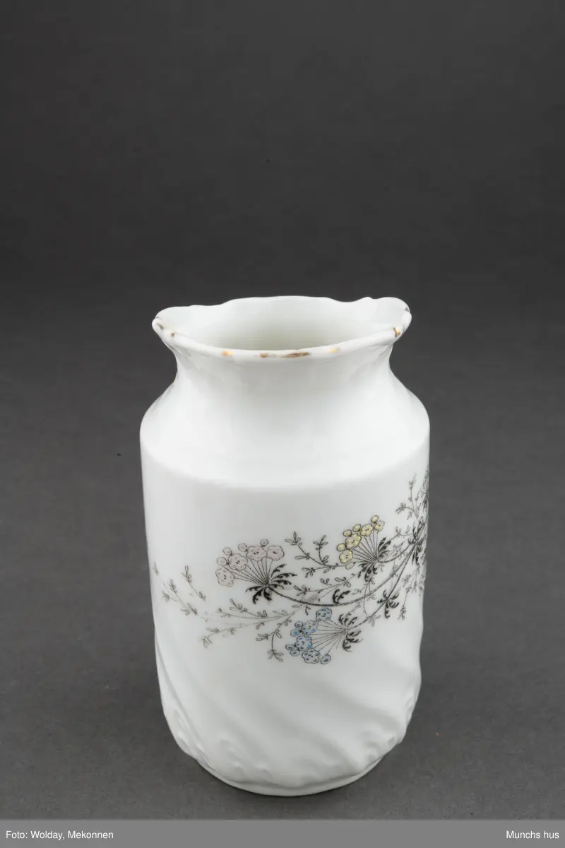 Fløtemugge med brukket hank