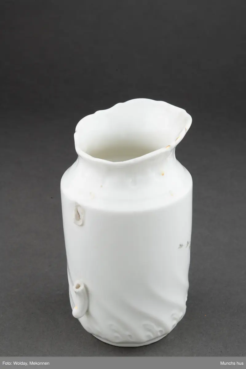 Fløtemugge med brukket hank