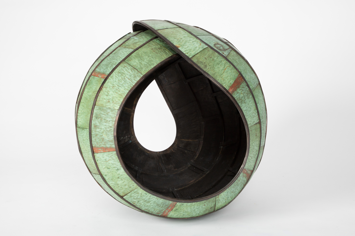 Om-sluttet [Skulptur]