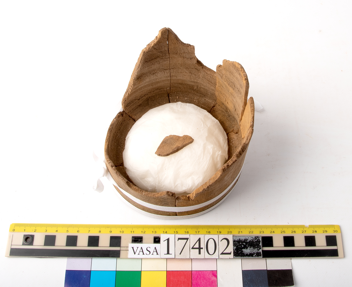 Skråkappa.

6 st sidodelar ihop med bottenfragment.

För mer information se Dokumentationsblankett under Referenser – Länkade filer.