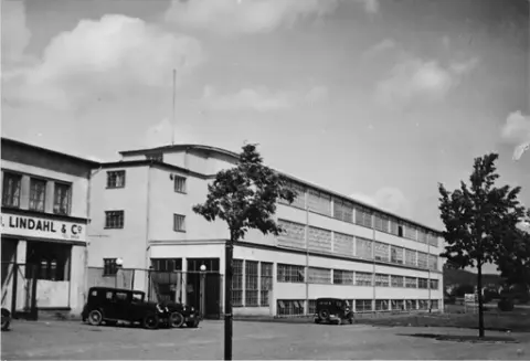 Sveriges Förenade Trikåfabriker