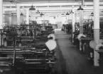 Sveriges Förenade Trikåfabriker, Borås. Avdelning W.A. Stickmaskinsal.