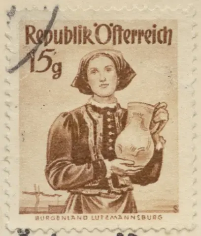 Frimärke med motiv av kvinnodräkt, Lutzmannsburg i Burgensland, från Österrike 1948.