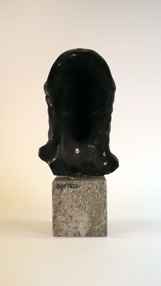 Kat. kort: Skulptur, brons, "Madonna" /ansiktsmask/ av Gösta Almgren, (f. 1888 d. 1954).