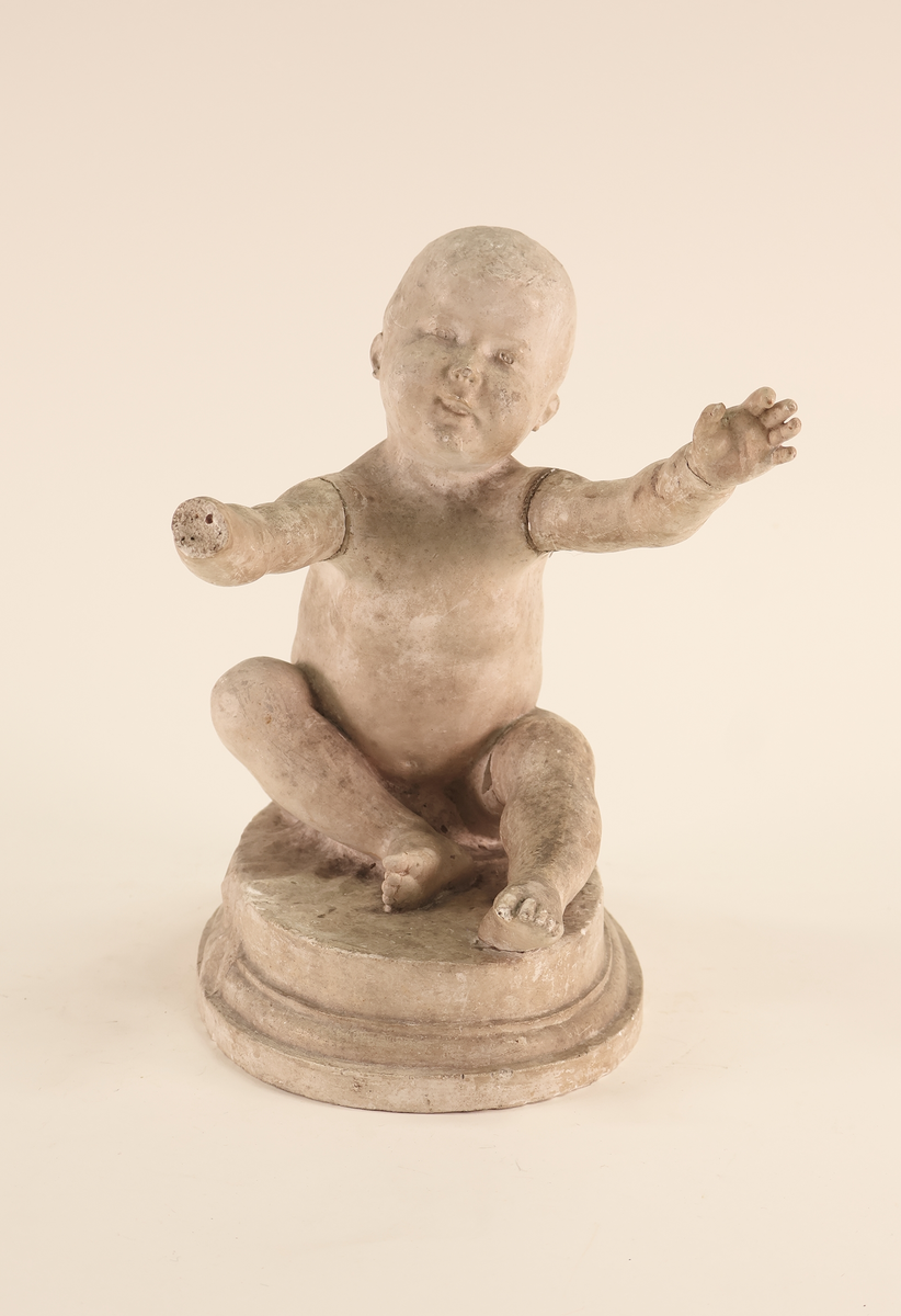 Skiss i gips till Bebé. Barn med utsträckta armar.