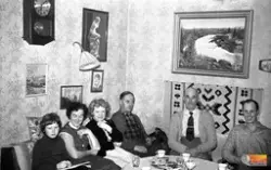 Plats Hedeviken järnvägsstation.
Från vänster ses;
Siv Kvick