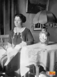 Plats okänd.
På bilden Alma Esbjörn (gift med Uno Esbjörn), 