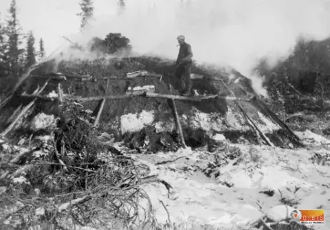 Plats okänd.
Kolning pågår! Kolaren ej identifierad/okänd.