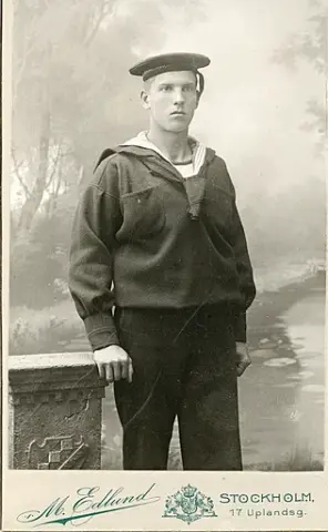 Porträtt av man i sjömansuniform.