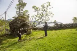 Klunghaugbakken - feltdokumentasjon av skålgroper. Jelsa/Gje