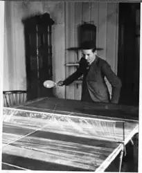 Bordtennis i M. Seierstads forretningsbygg i Lillo, Østre To