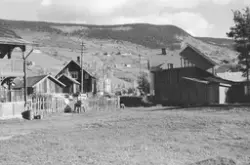 Ringebu. Dagens Hanestadgata 13 i venstre billedkant.