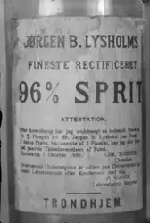 Flasker, etiketter og div fra Vinmonopolet