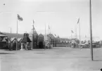 Industri- och Slöjdutställningen i Gefle 1901. Utställningen innanför huvudingången. Bild från tidskriften Hemmets bildmaterial.