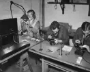 Okulär och mikroskopisk granskning av den färdiga Swing-eggen. På AB Svensk Rakklinga i Sandviken, 1941-1942.