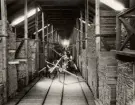 Interiör av magasin för hyvlade trävaror på Bomhusudden omkring 1910. Korsnäs AB.