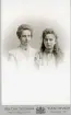 Porträtt av, sannolikt, mor och dotter.