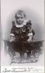 Porträtt av Tyra Annerstedt 1900 (enligt text framsida kort).