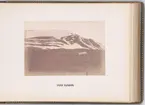 Vy över Green Harbour (Grønfjorden) på västra Spetsbergen, Svalbard. Fotografiet togs i samband med Spetsbergsexpeditionen 18721873, ledd av Adolf Erik Nordenskiöld.