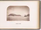Vy över fartygen POLHEM och GLADAN. Fotografiet togs i samband med Spetsbergsexpeditionen 18721873, ledd av Adolf Erik Nordenskiöld.