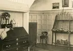 Interiör inifrån borgmästarvillan i Sölvesborg, som idag huserar Hotell Humbla, uppfördes 1903 av borgmästare Philibert Humbla (1863-1925). Far till Philibert Humbla, museiman och svensk konsthistoriker (1896-1952) som 1940 blev förste chef vid Gävle museum (källa Wikipedia).