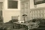 Interiör inifrån borgmästarvillan i Sölvesborg, som idag huserar Hotell Humbla, uppfördes 1903 av borgmästare Philibert Humbla (1863-1925). Far till Philibert Humbla, museiman och svensk konsthistoriker (1896-1952) som 1940 blev förste chef vid Gävle museum (källa Wikipedia).