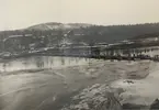 7 tons bro av tung krigsbromateriel m/36 över Luleälv vid Grubban.
Byggd den 12/11 1942 av två kompanier från Ing 3. Längd 180 meter.