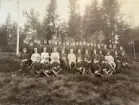 Artilleriets skjutskola, c:a 1915.
Främre raden: 3:e fr.v. löjtnant Sune Palmborg, A6; 6:e fr.v. löjtnant Panserhjälm, A6.
Bakre raden: i mitten med skyttemedalj överstelöjtnant tarras-wahlberg.