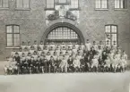 Smålands artilleriregementes underofficerskår vid regementets 25-års jubileum.
