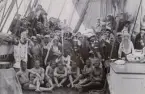 Linjedop på ångkorvetten SAGAs långresa till Sydatlanten 1888-89. Under seglingen passerades bland annat Uruguays huvudstad Montevideo, och fotografiet är troligtvis taget där.