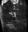 Inez Hällbom och en kvinna i skogen, Uppland