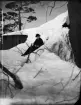 Inez Hällbom sitter i snön, Uppsala, Uppland
