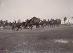 Soldater vid Livregementets husarer K 3 till häst.