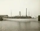 Rederibolaget Sverige-Tysklands ångare PRINSESSAN MARGARETA byggd vid Kockums mek. verkstads A.B. år 1907. Flaggan i aktern har retucherats till Svenska flaggan.
