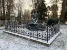Fotografier från antikvarisk medverkan vid renovering av nio gravstaket vid Gamla kyrkogården i Gävle.
Etapp 2025.