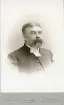 Porträtt av Klas Bruno Hennig (enligt text i album). Var en tid fängelsepräst i Gävle samt pastor vid Hälsinge regemente.