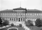 Sveriges nationalbibliotek, Kungliga biblioteket. Här uppskattningsvis förevigat omkring 1910. Byggnaden ritades av arkitekt Gustaf Dahl och stod inflyttningsklar vid årskiftet 1877/78.