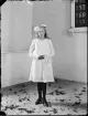 Fotografi i serie för identifiering av motiv ur A C Hultgrens fotosamling.

Kommentar:
Konfirmation i Svinhults kyrka.