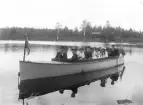 Båtfärd på sjön.
