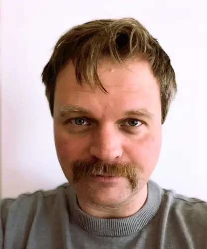 Portrett av skuespiller og komiker Tom Styve