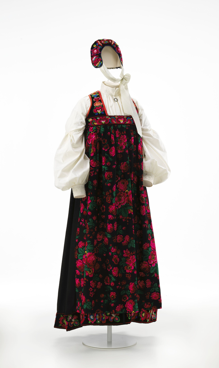 H.M. Dronning Mauds Hallingbunad [Bunad] -Nasjonalmuseet ...
