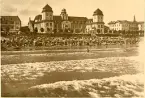 Vy över bad- och kurorten Binz på tyska ön Rügen, sommaren 1930 (enligt text i album).
