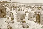 Stranden i Binz på ön Rügen med strandkorgar som skydd mot vinden från östersjön, sommaren 1930 (enligt text i album).